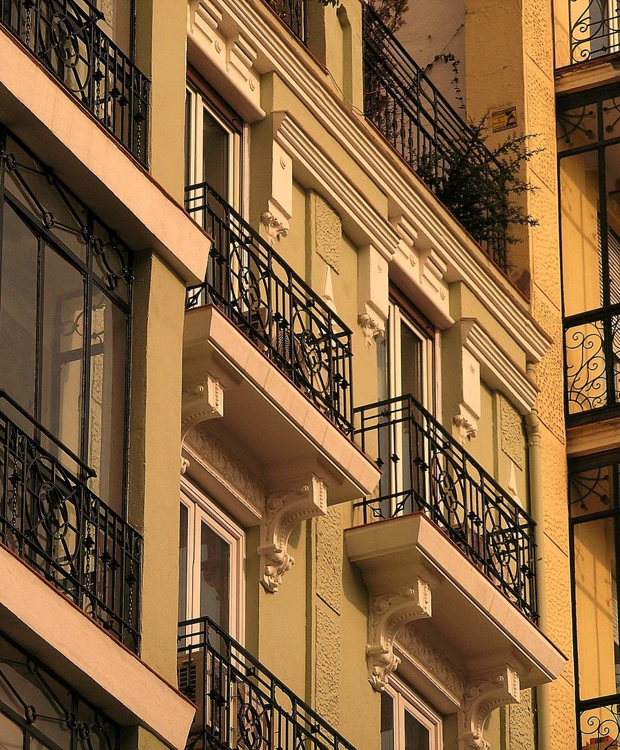 Balcones de una finca madrileña